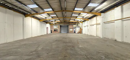 Unit 9, Lyndean Industrial Estate, London, Industrial To Let - 20260408_163201(0) - Edited.jpg