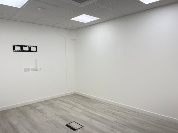 Modern Warehouse, Unit 5 Century Court, Aylesbury, Industrial To Let - IMG_1101.JPG