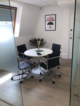 Kingsgate House, London, Office To Let - Kingsgate 6F 2023052.jpg