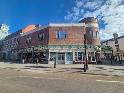 4 Warren Street, Stockport, Retail To Let - 20260909_162226.jpg