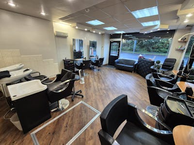 521 Buxton Road, Stockport, Retail To Let - 20260107_092255.jpg