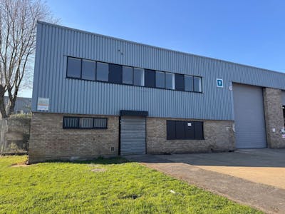 Unit 9, Gateway Industrial Estate, London, Industrial/Logistics To Let - d05ffad3e7724c8aacd895259ee53417.jpg