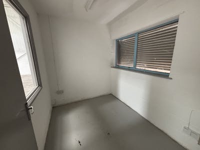 Unit 6, Lamby Workshops, Cardiff, Industrial To Let - IMG_2292.jpg