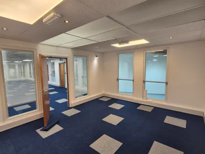 Unit 24, Glossop, Industrial/Logistics / Office To Let - 20260916_114400.jpg