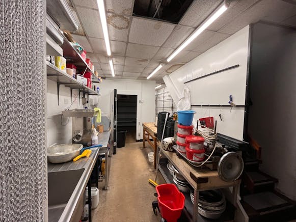 2 Bridge Street, Bakewell, Retail / Retail To Let / For Sale - IMG_3187scaled.jpg