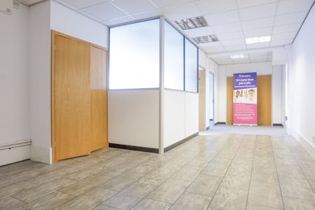 Office Suites, Elsinore House, Aylesbury, Office / Serviced Office To Let - 6_DSC8298.jpg