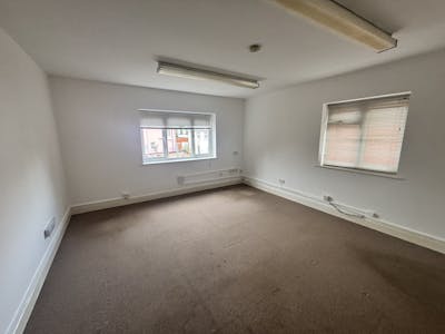 2 London Road, Waterlooville, Investment / Office / Retail For Sale - IMG_9361.JPEG