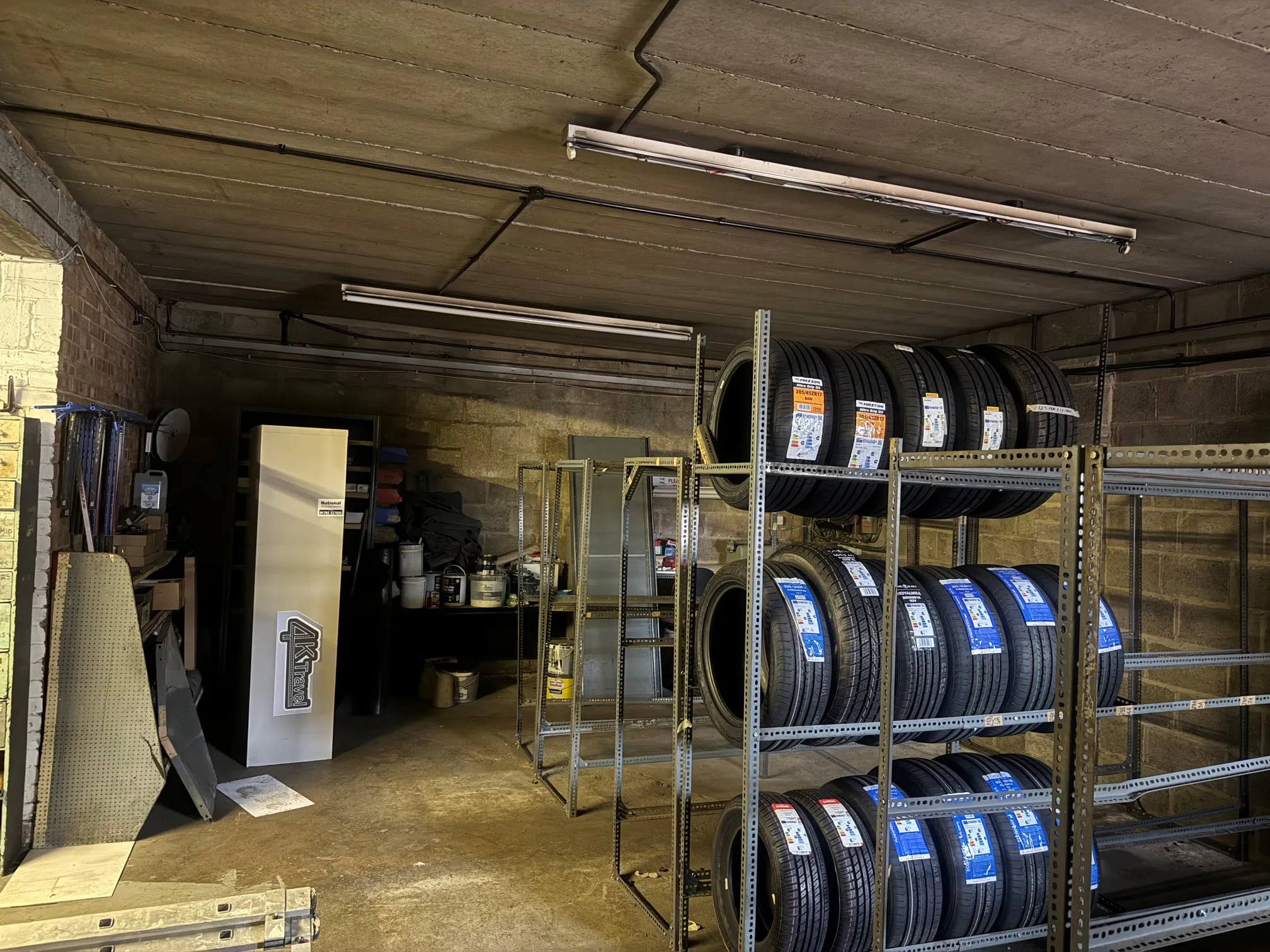 Showroom facility, 10 High Street,, Wroughton, Industrial To Let - 6.jpg