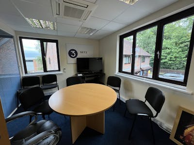 4 Kings Court, Horsham, Office To Let - IMG_2625.jpg