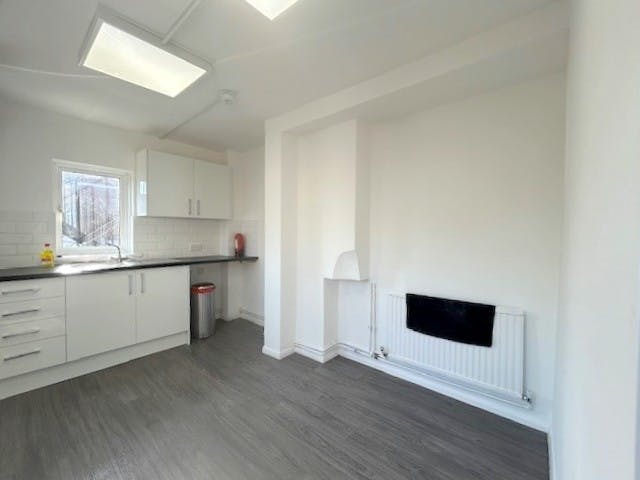 Brocas House, High Street, Eton, Office To Let - ff kitchen i.jpg