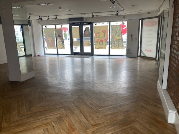 1-2 Bush Walk, Wokingham, Retail To Let - 13.jpg