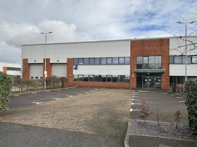 Unit 3 Links Industrial Estate, Hanworth, Industrial / Warehouse To Let - Unit 3 - Front aspect - parking