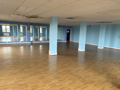 307 Cricklewood Broadway, Cricklewood, Leisure / Office To Let - 6.jpg