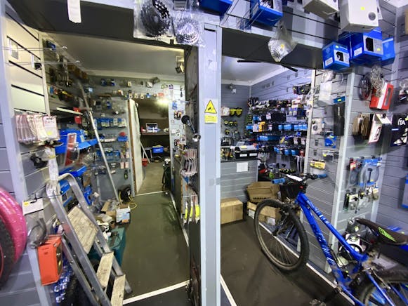 95-97 High Street South, Dunstable, Retail To Let - IMG_2355.JPG