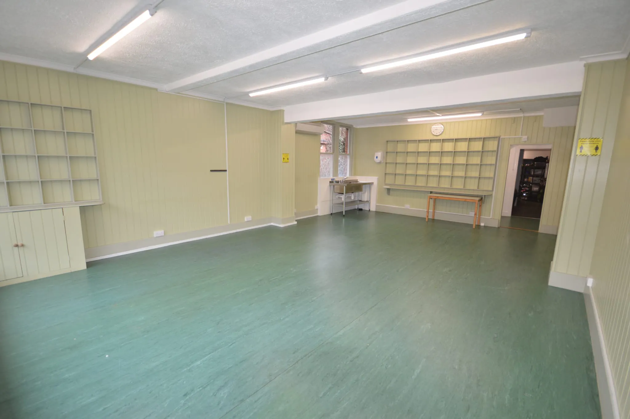 6 Hampton Terrace, Hindhead, Other / Other / Offices / Other / Retail To Let - 58f7acb7-e6af-429b-b75f-61c4d46c0130.JPG