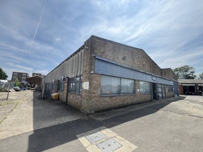 The Warehouse, Aylesbury, Industrial To Let - 20250617_130747438_iOS.jpg