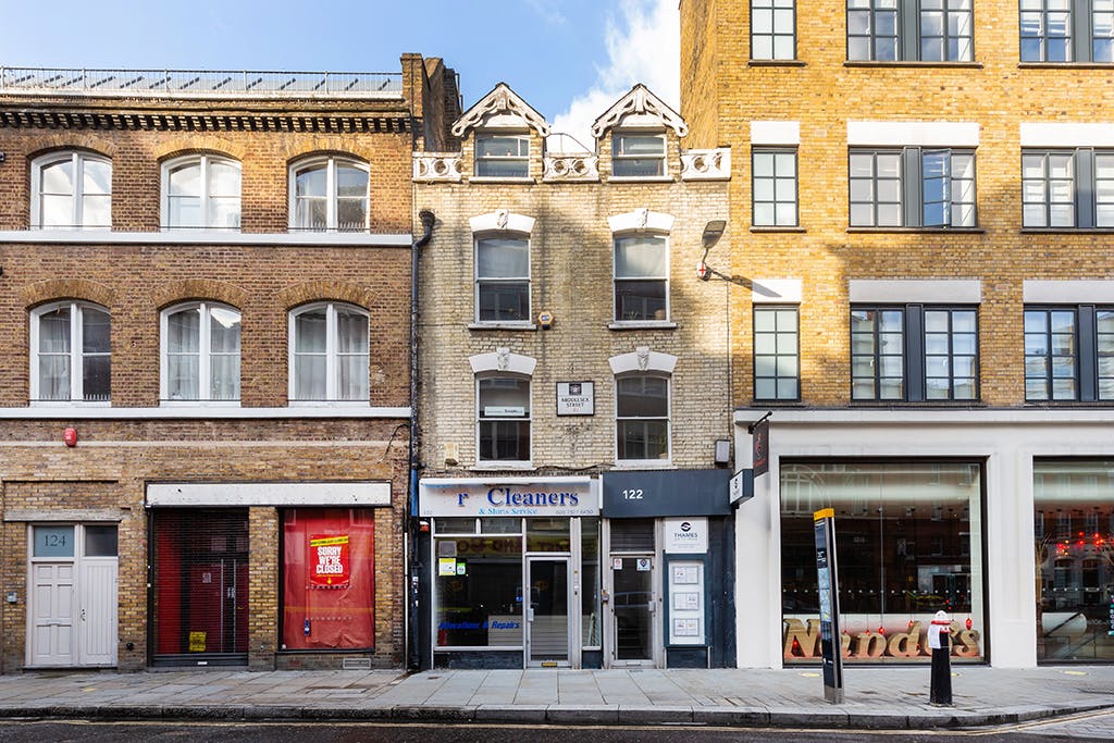 Retail/Shop To Let, London