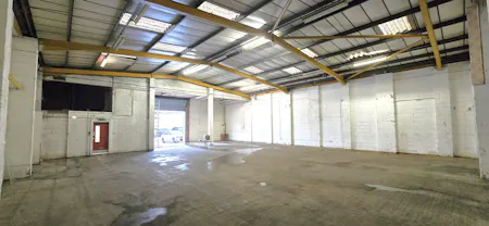 Unit 14, Lyndean Industrial Estate, London, Industrial To Let - 20251201_122342(0) - Edited.jpg