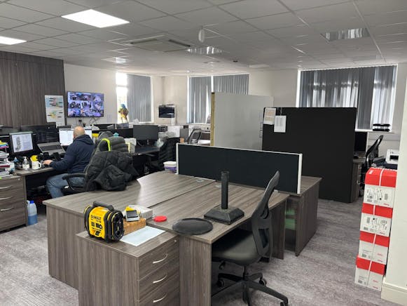 21A Sirdar Road, Rayleigh, Office To Let - WhatsApp Image 2026-03-12 at 10.34.41 AM (4).jpeg