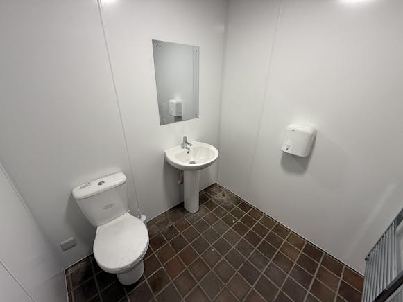 Unit 3, Droitwich Enterprise Hub, Droitwich Spa, Industrial To Let - 20251223_123044780_iOS (1).jpg