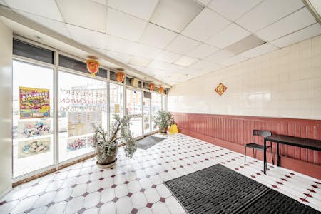 20 North Parade, Edgware, Residential / Retail For Sale - 131222426855889e752c1ARW.jpg