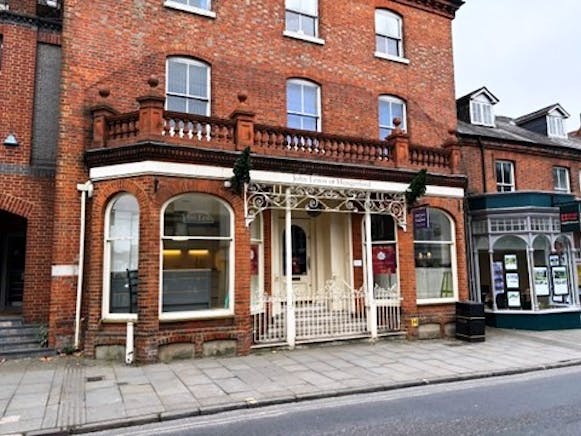 Ground Floor, 13 Jewry Street, Winchester, Retail To Let - Picture1.jpg