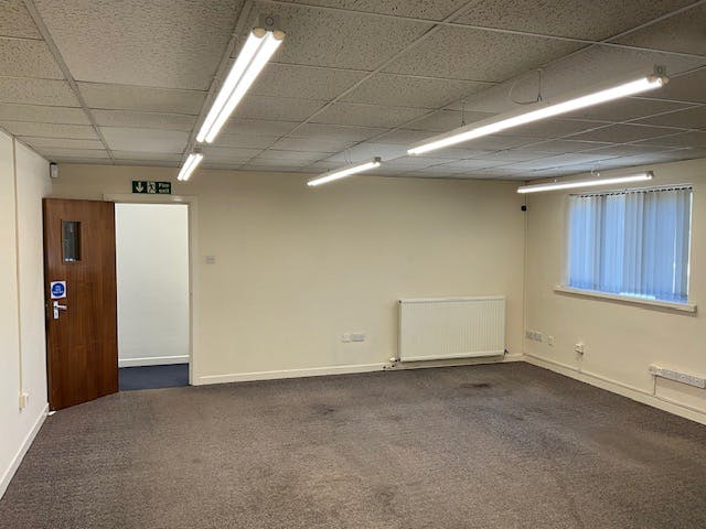 Unit 1, High Peak, Industrial / Offices To Let - thumbnail_IMG_0104.jpg