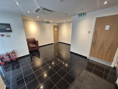 Suite 4, 1st floor Ashfield House, Stockport, Office To Let - 20250521_121043.jpg