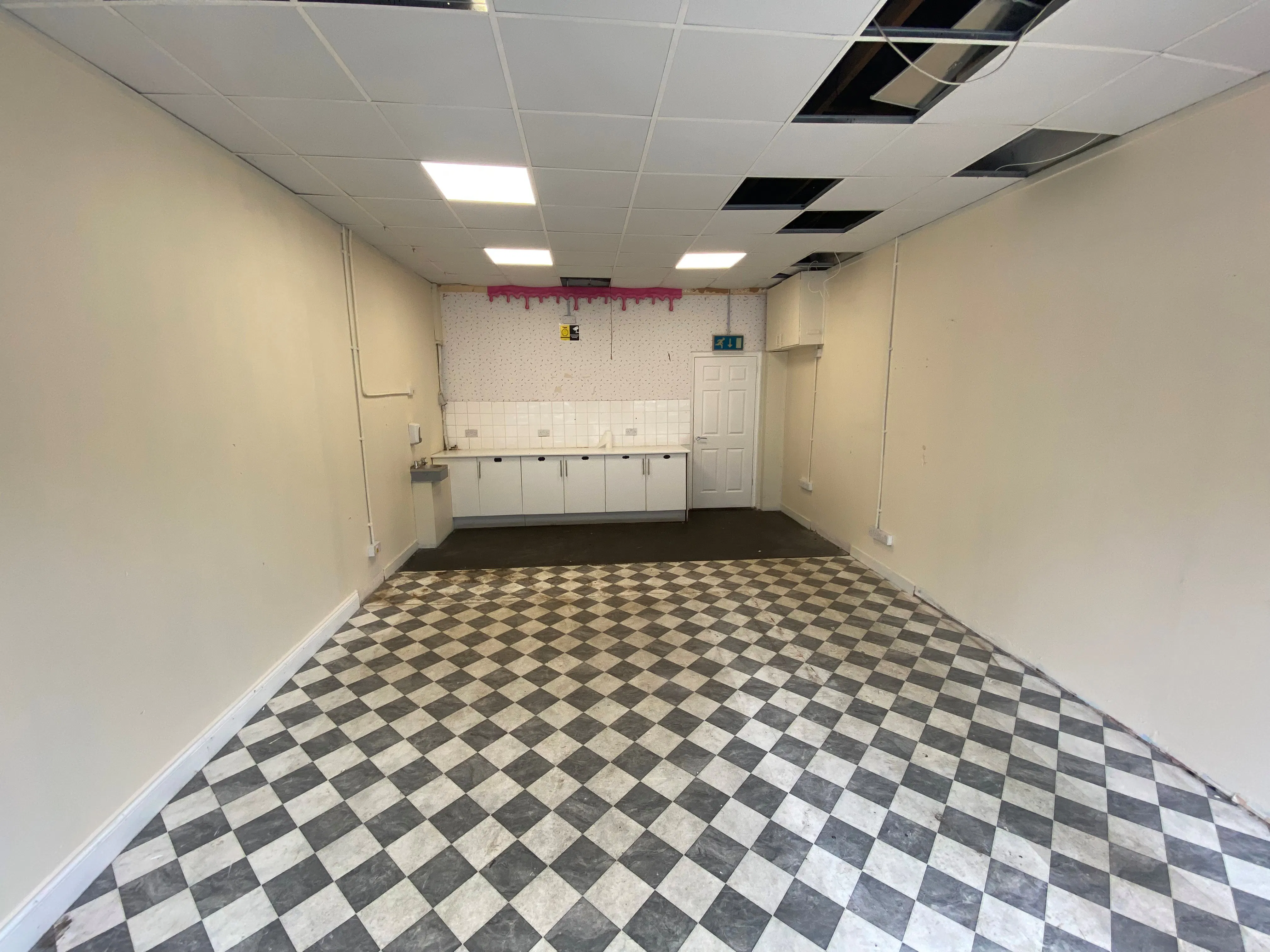204 Kingsway, Belfast, Retail To Let - 204 Kingsway, Dunmurry - Internal.jpg