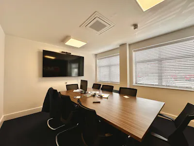 4 Imperial Court, Luton, Office To Let - 20260617_091008380_iOS.jpg