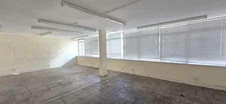 Unit 9, Lyndean Industrial Estate, London, Industrial To Let - 20260408_163757 - Edited.jpg