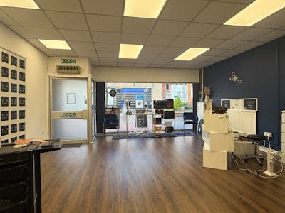 15 La Porte Precinct, Grangemouth, Retail To Let - 20260227_113412944_iOS.jpg