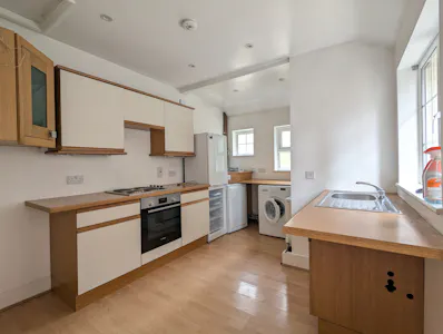 184-186 Rickmansworth Road, Watford, Mixed Use To Let - PXL_20260721_113852484.jpg