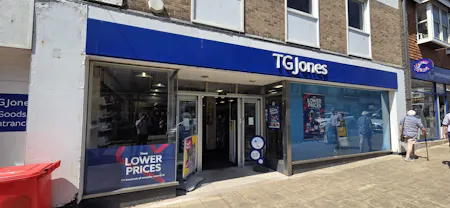 31-33 Broad Street, Seaford, A3 (Restaurants and Cafes) / Office / Retail / Retail - In Town To Let - 20260715_114012.jpg