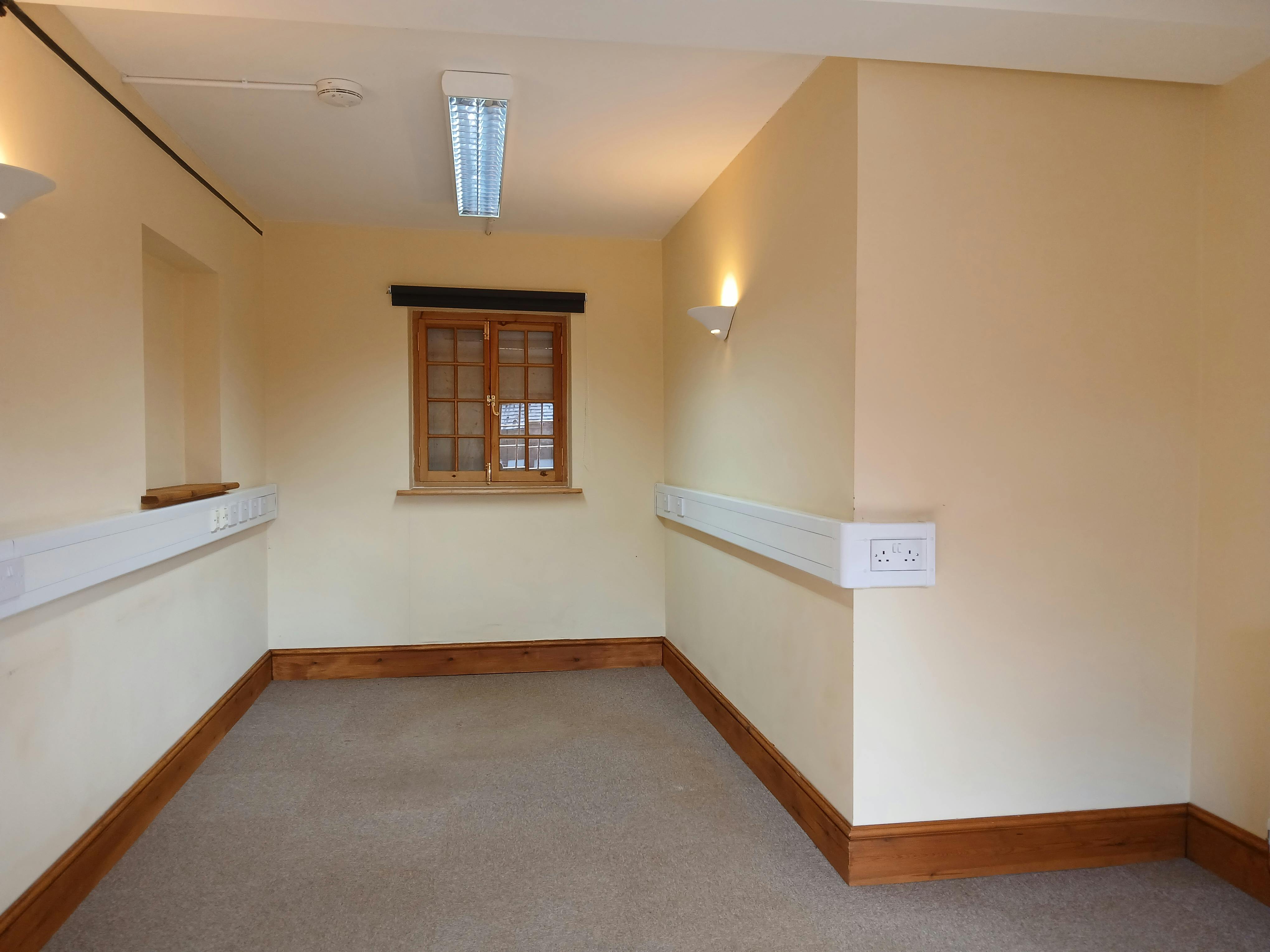 Ground Floor Office, Manor Farm, Northampton, Offices To Let - 20250320_132941.jpg