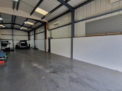 Unit 2 & 3, Hyde, Industrial/Logistics To Let - 20250606_133511.jpg