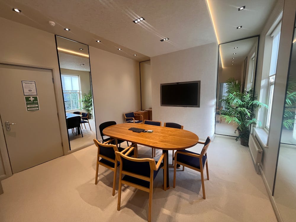 6 Victoria Avenue, Harrogate, Office To Let - First Floor Suite Meeting Room