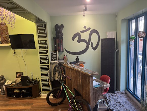 10B Robin Hood Road, Woking, Offices To Let - IMG_6330.JPEG