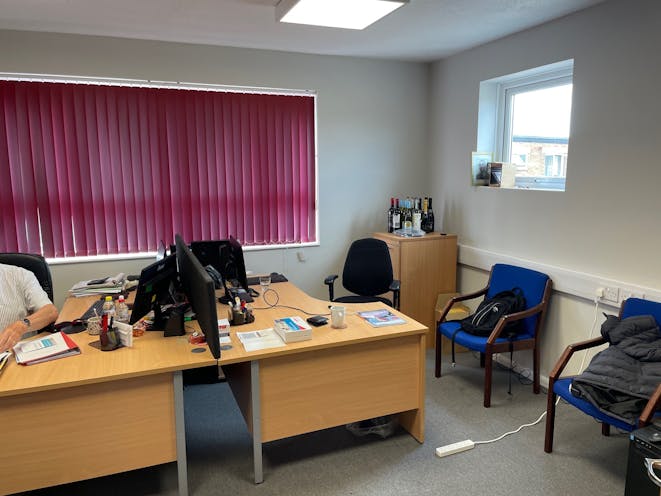 4 Trafford Road, Reading, Industrial / Warehouse For Sale - 4 Trafford Road - c.jpg