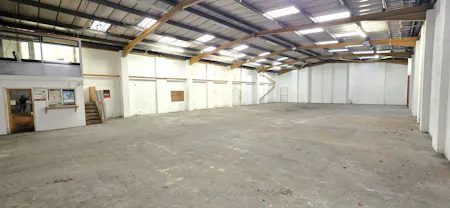 Unit 8 & Unit 9, Lyndean Industrial Estate, London, Industrial To Let - 20260408_163328 - Edited.jpg
