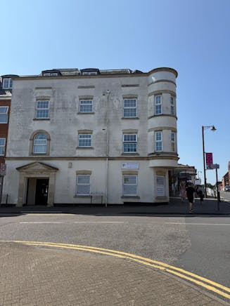 141-143 High Street, Crowthorne, Retail To Let - 4.jpg