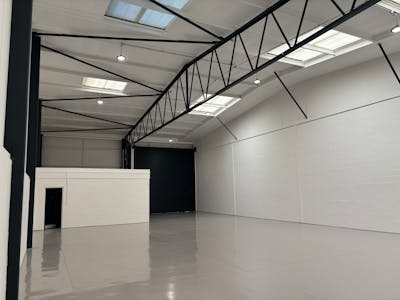 Unit 10, Oakwood Trade Park, Crawley, Industrial/Logistics To Let - IMG_0757.jpeg