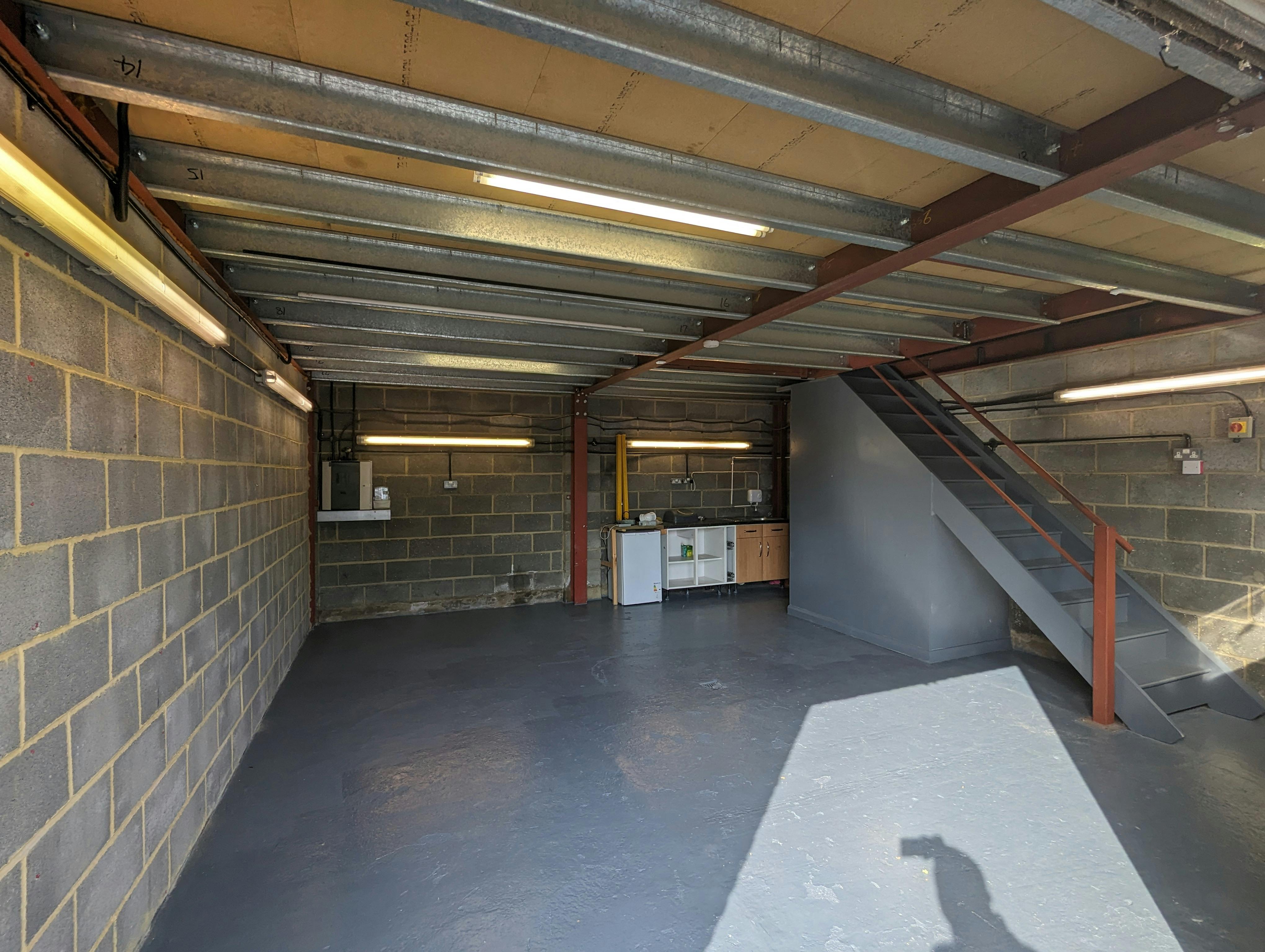 Unit 4A, Addlestone, Industrial / Warehouse To Let - PXL_20240617_164651760.jpg