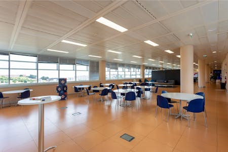 Edifício Francisco Pinto Balsemão, Rua Calvet de Magalhães 242, Paço de Arcos, Office To Let - 021.jpg