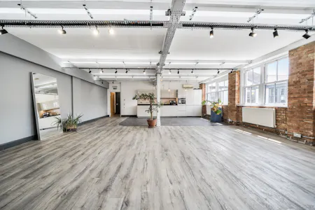 Canonbury Yard Canonbury Business Centre, London, Office To Let - 1483911-20-6a3e6b3288538.jpg