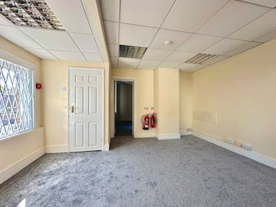 48 High Street South, Dunstable, Office To Let - IMG_6491.JPG