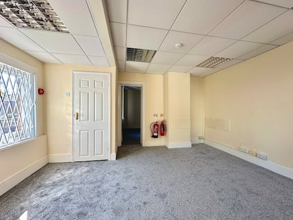 48 High Street South, Dunstable, Office To Let - IMG_6491.JPG