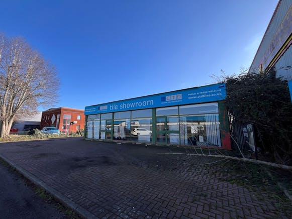 5 Broadfields Retail Park, Aylesbury, Industrial / Retail / Industrial Lease Assignment - WhatsApp Image 20250227 at 154033_7412b274.jpg