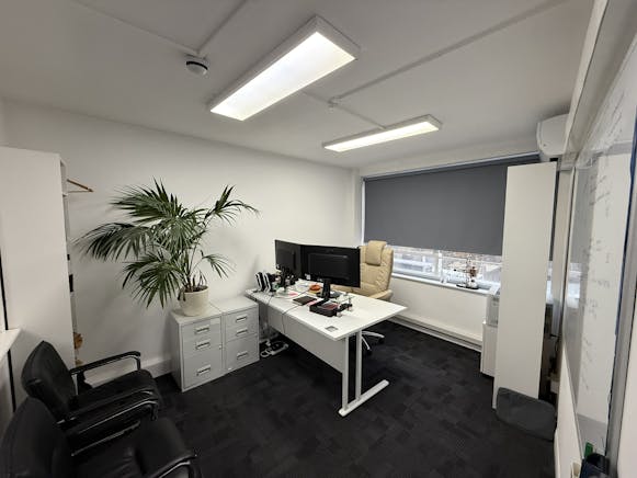 4 Commercial Way, Woking, Investments / Offices / Retail For Sale - IMG_4615.JPEG