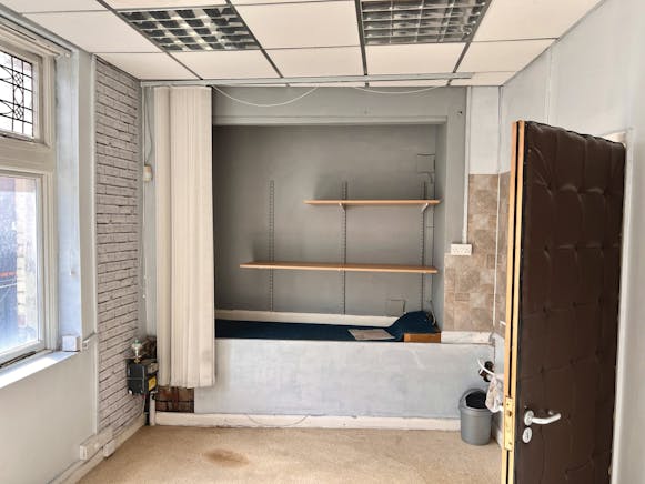 10-12 Wellington Street, Luton, Office / Other To Let - IMG_4635.JPEG